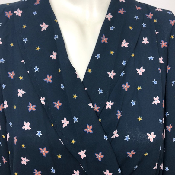 Finn & Grace Blue Floral Patterned Tie-Wrap Blouse Size M - Picture 3 of 6
